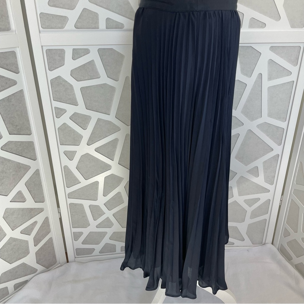 Banana Republic Pleated Midi Skirt Navy Sz 8 EUC - Picture 15 of 16